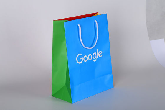 2022 nuevo diseño bolsas de regalo de papel impreso personalizado con cuerda de algodón