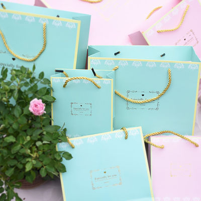 Elegantes bolsas de papel decorativo, papel de revestimiento UV bolsas de comestibles con asas