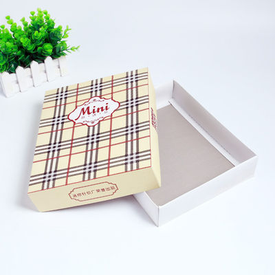 Caja de embalaje de papel de forma cuadrada con tapa para medias para hombres y niños