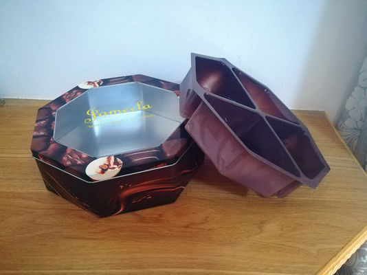 Caja de estaño de galletas decorativa de forma hexagonal con ventana de PET impresa a medida