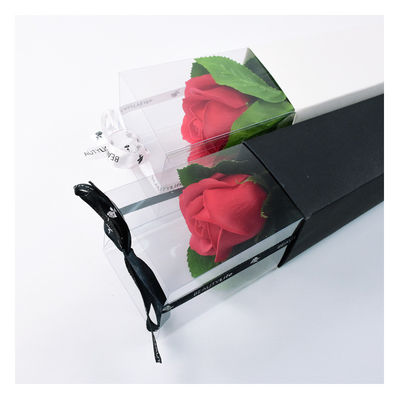 Bonita caja de flores de rosa de diseño único con diferente color y cinta para el día de San Valentín